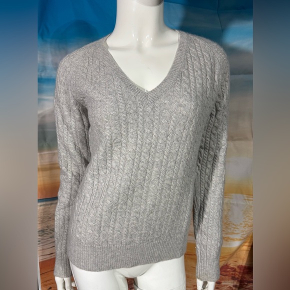 Ann Taylor 100% Cashmere Cable knit Sweater - Picture 1 of 5